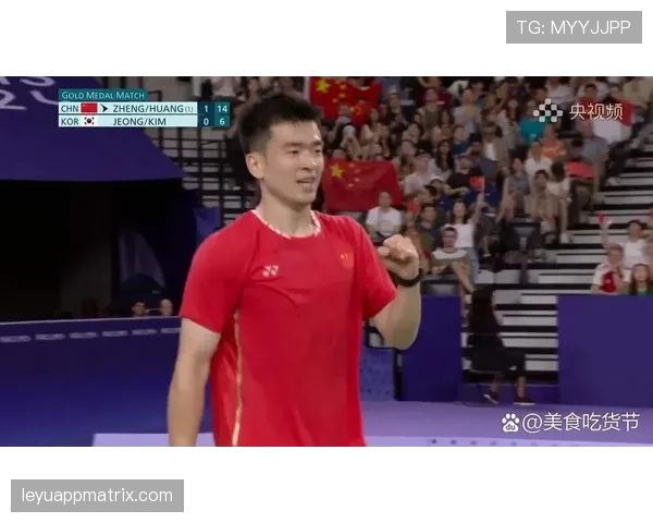 郑思维穿拖鞋逛街,手腕那块表让我怀疑人生 郑思维穿拖鞋逛街,手腕那块表让我怀疑人生